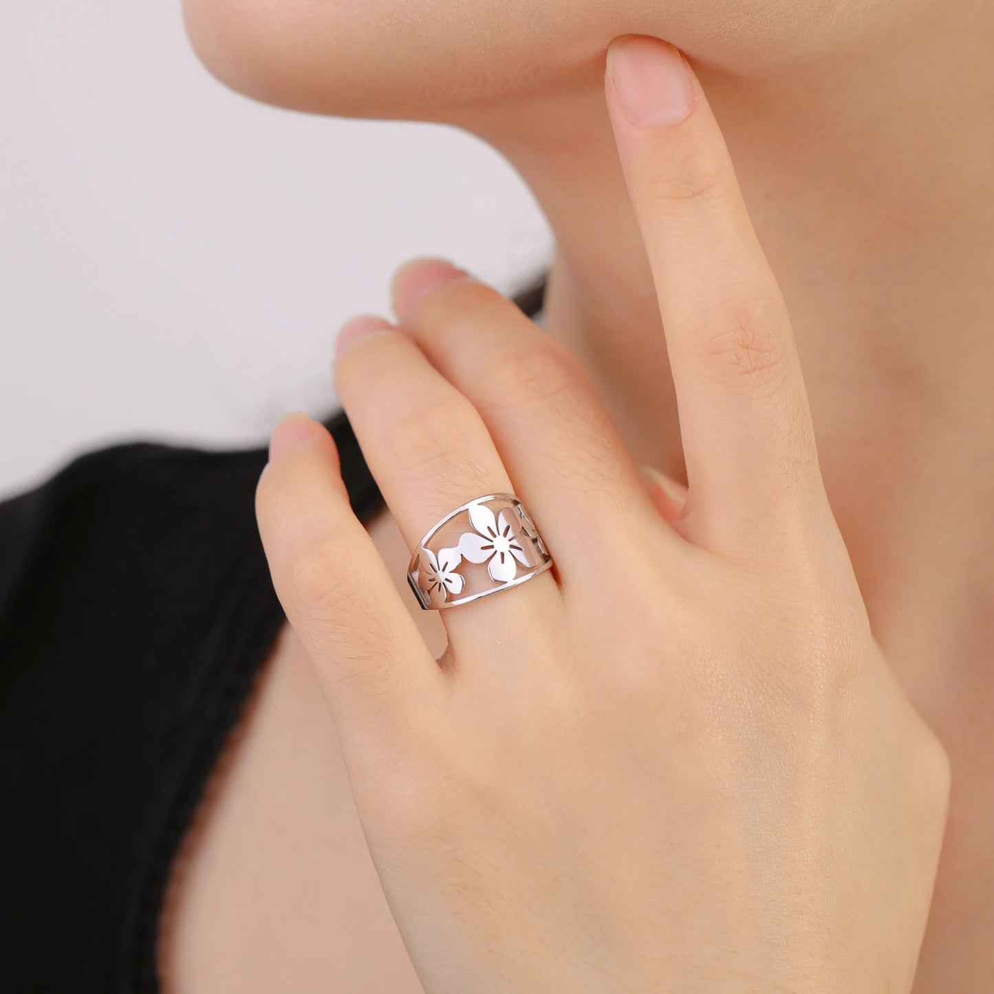 Bague à fleurs multiples argentées