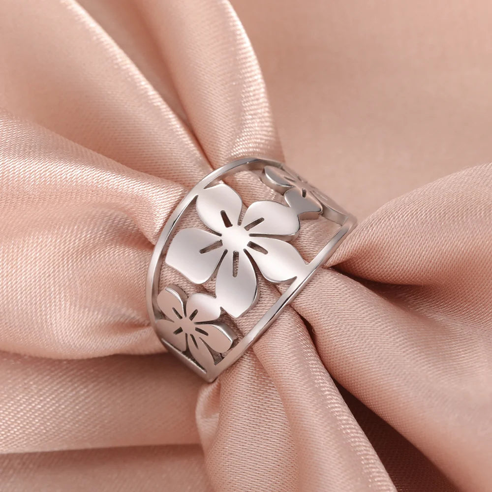 Bague à fleurs multiples argentées