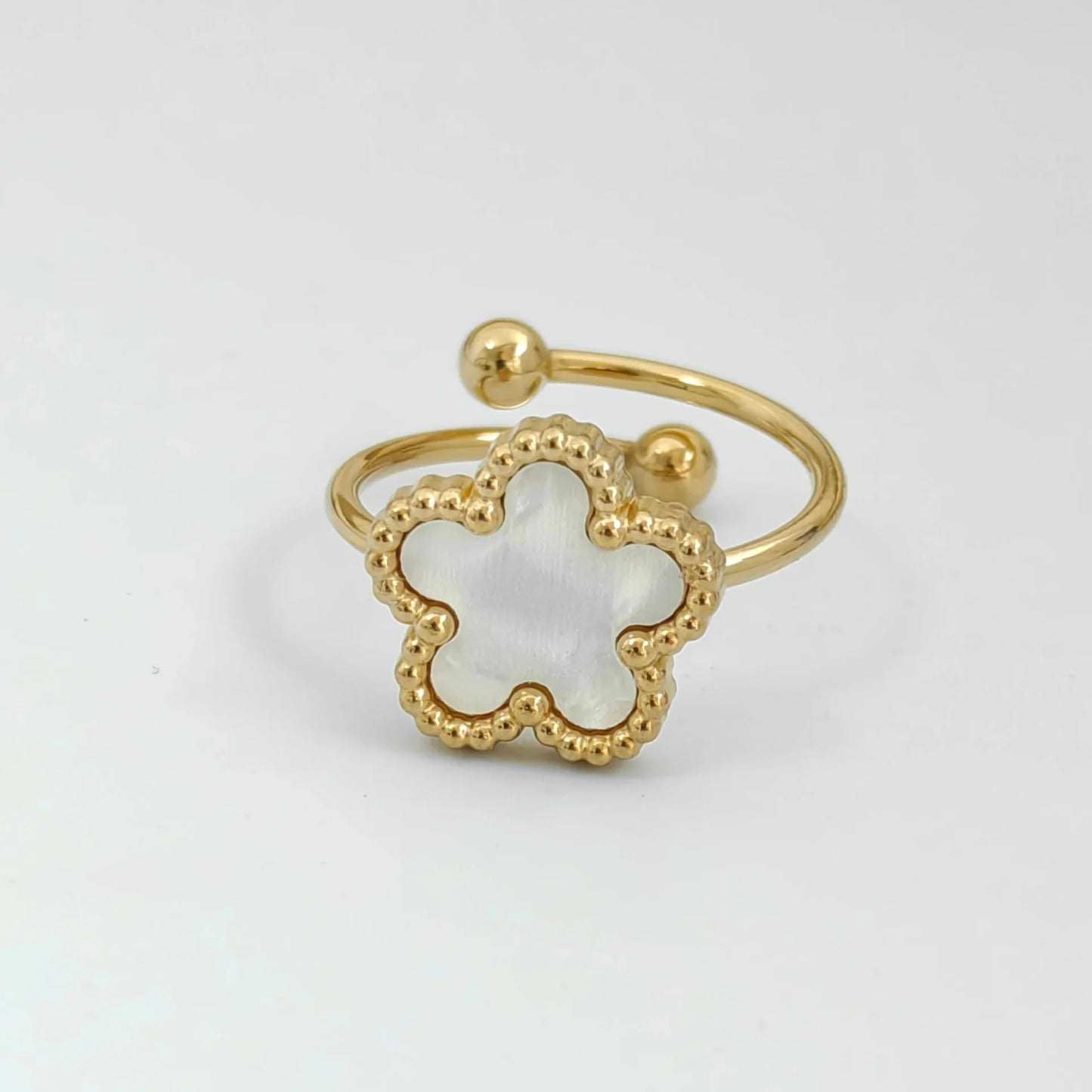 Bague fleur ajustable blanche et or