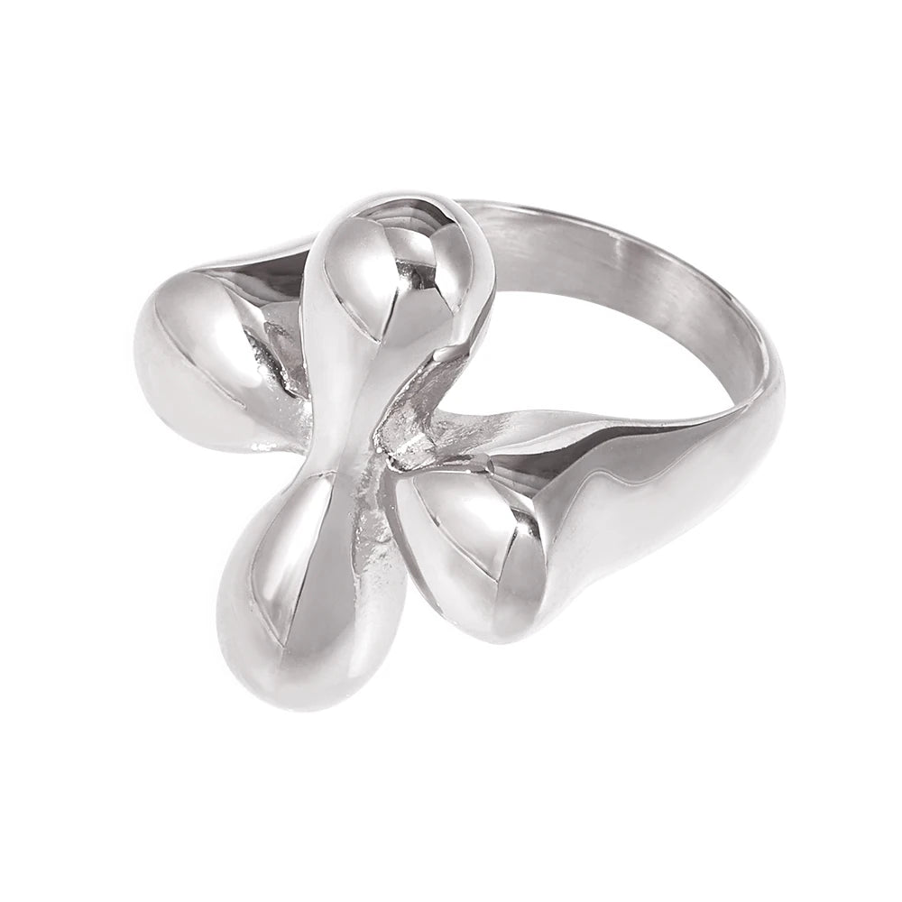 Bague fleur argentée arrondie