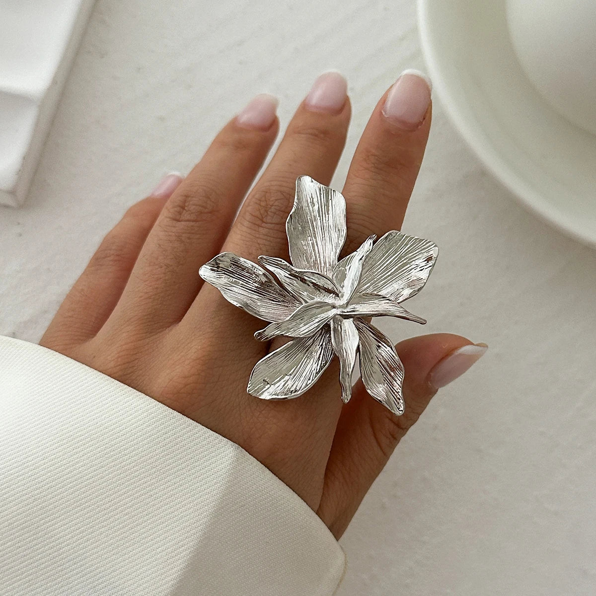 Bague fleur argentée design