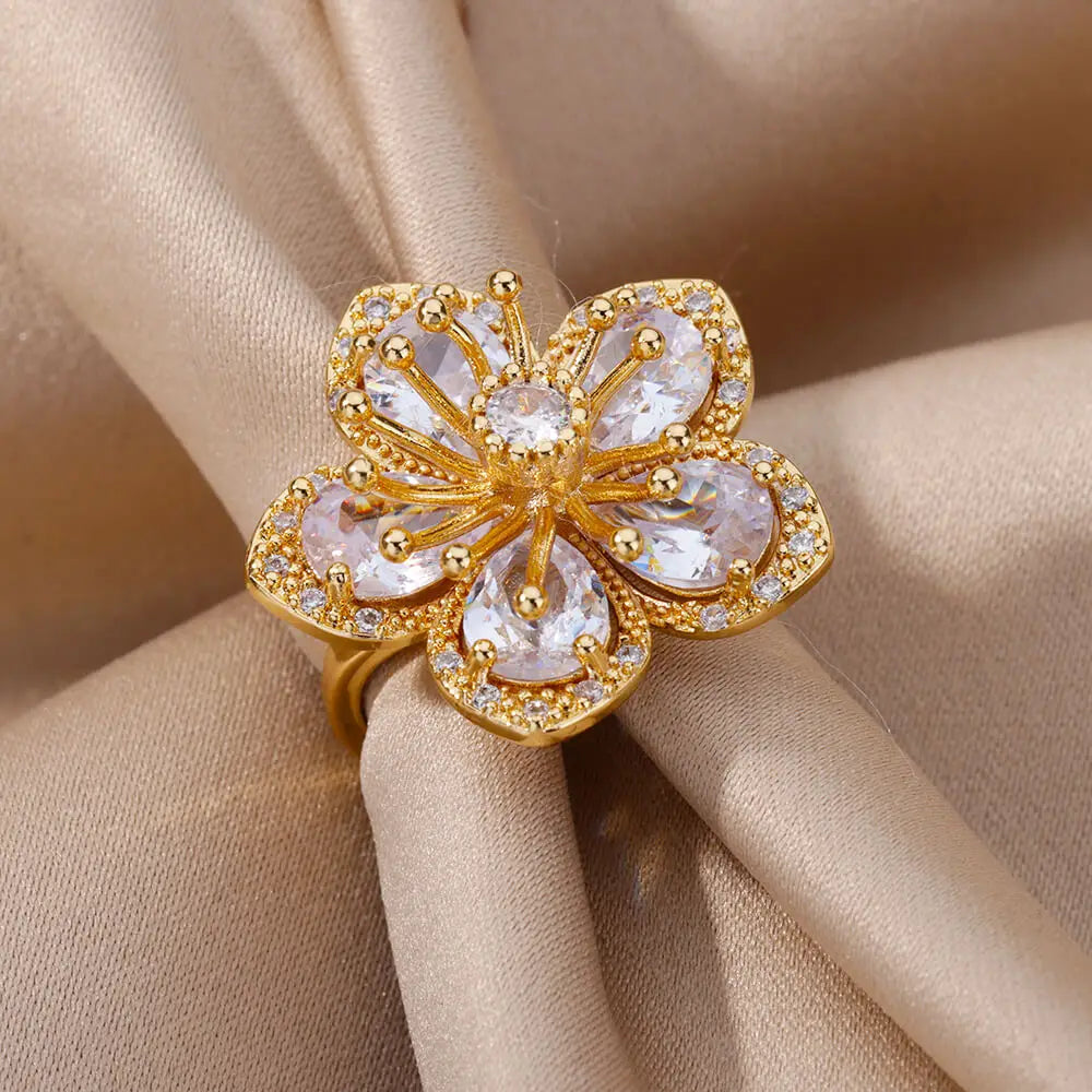 Bague fleur dorée à pétales blanches fantaisie