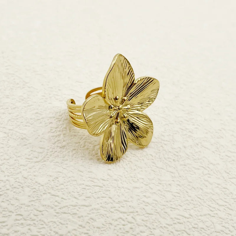 Bague fleur dorée ouverte