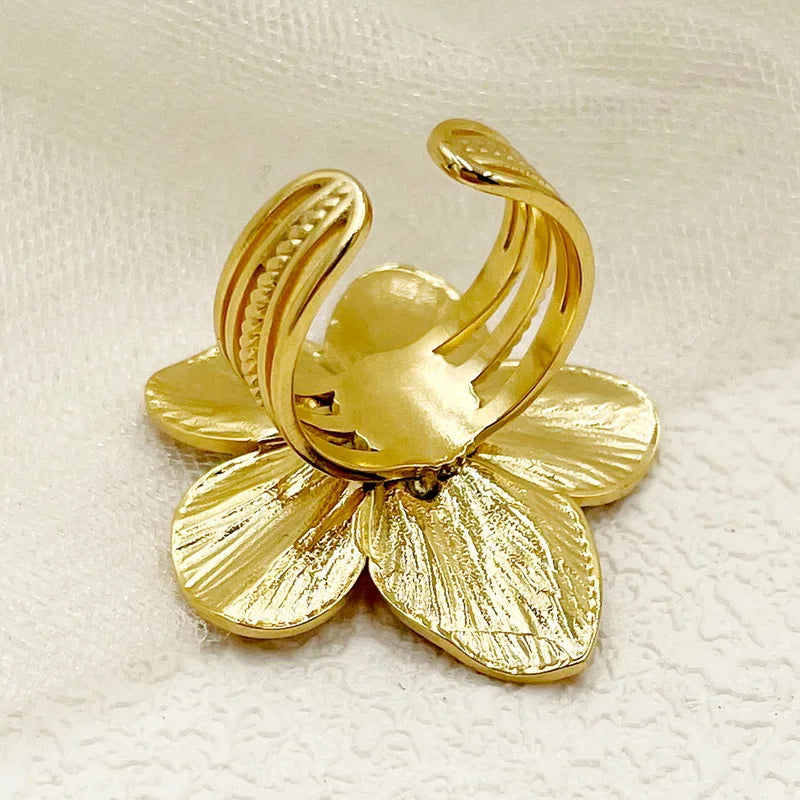 Bague fleur dorée ouverte