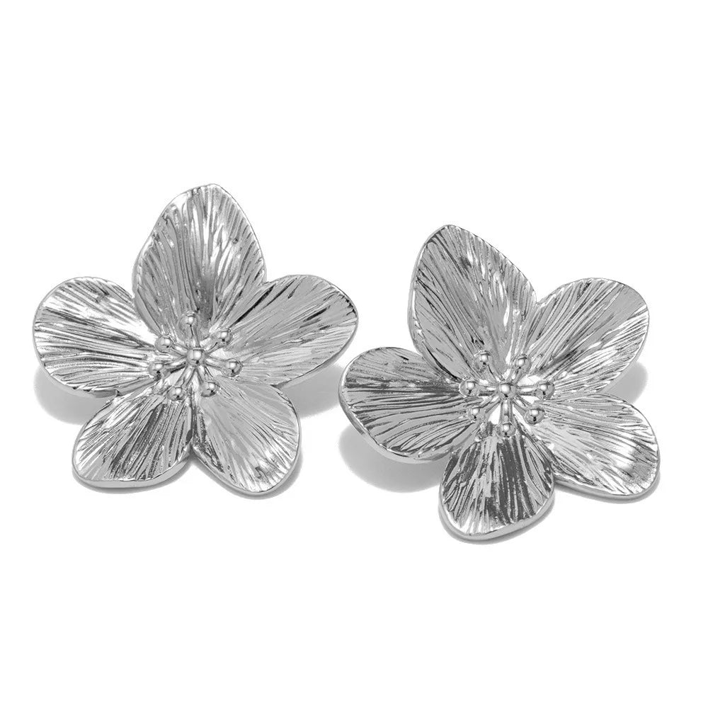 Boucles d'oreilles fleurs argentées classiques
