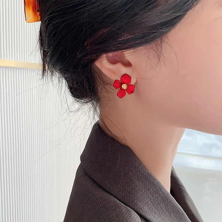 Boucles d'oreilles fleurs rouges réalistes