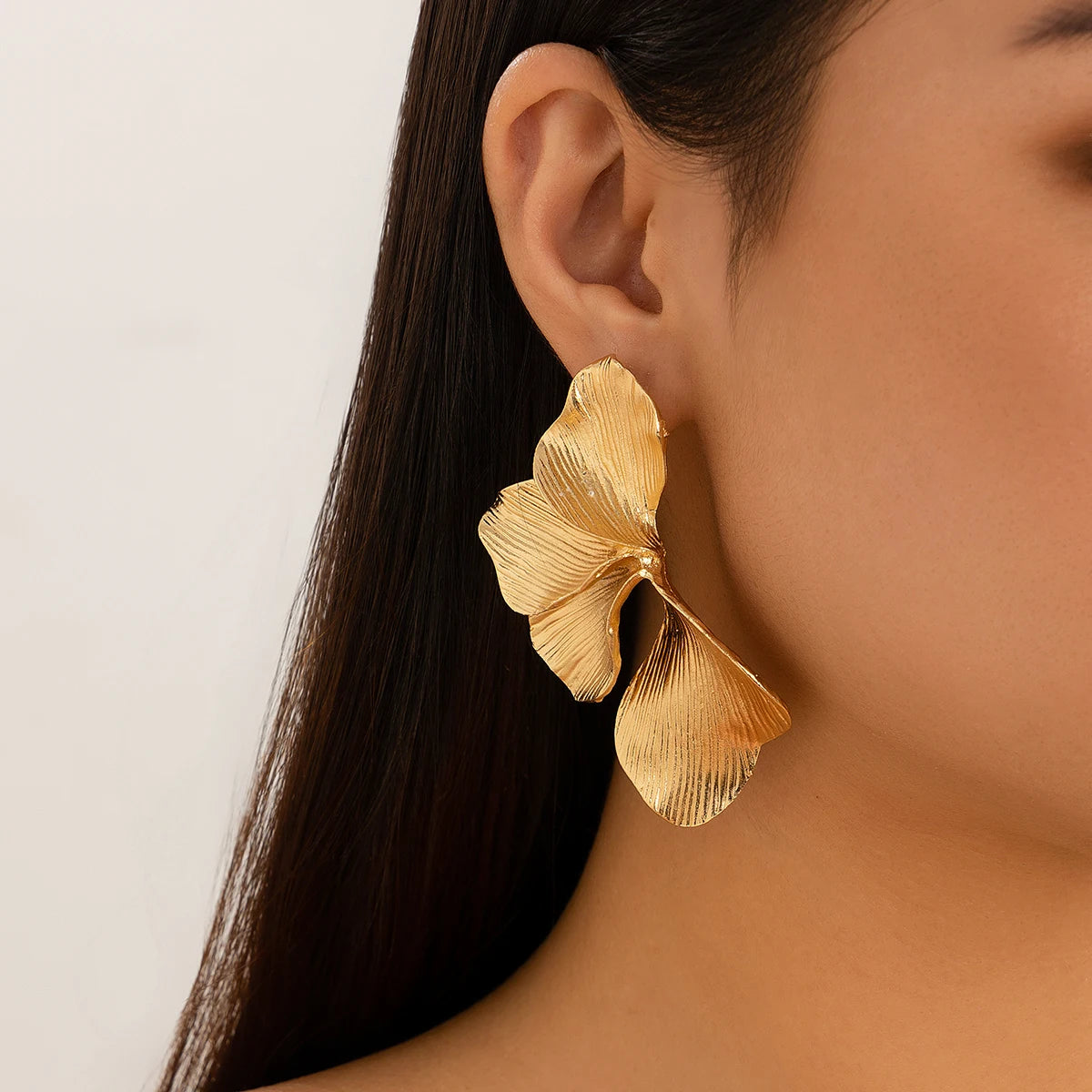 Boucles d'oreilles pétales dorées