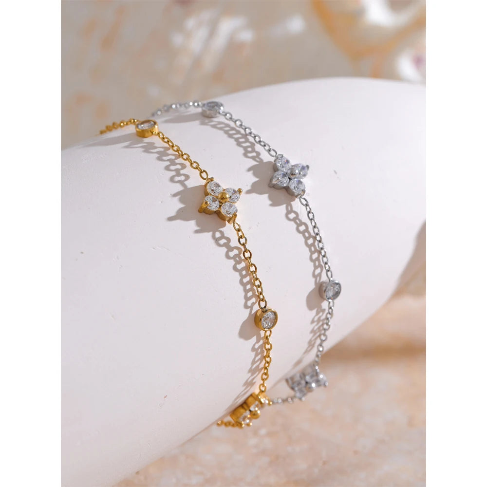 Bracelet à deux fleurs argentées avec cristaux