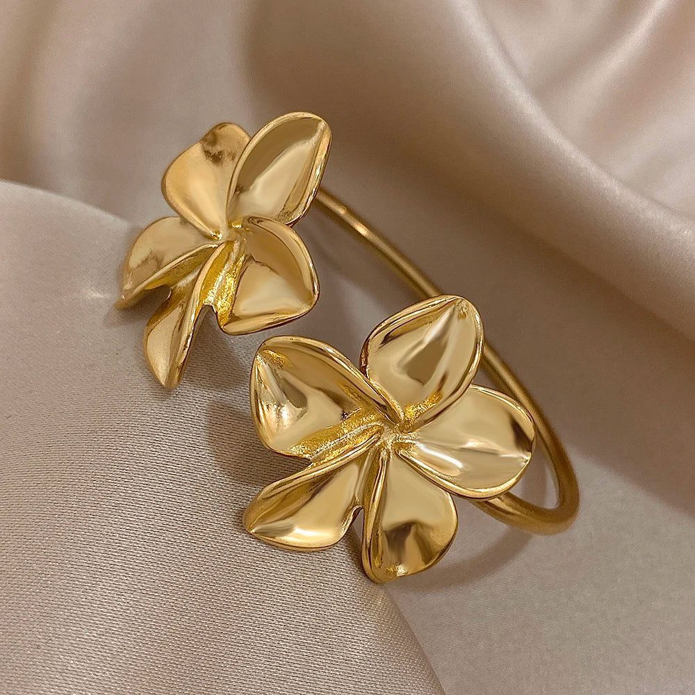 Bracelet ajustable doré à deux fleurs