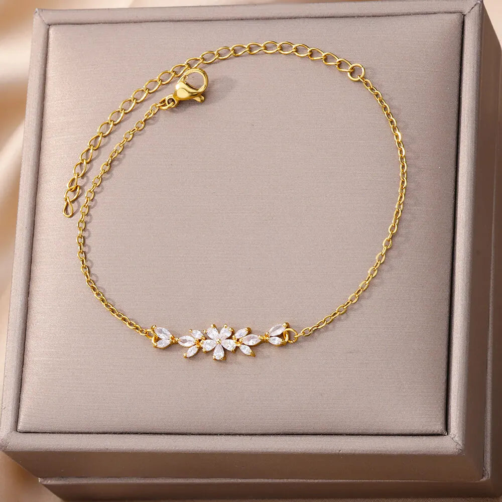 Bracelet fleur dorée avec cristaux