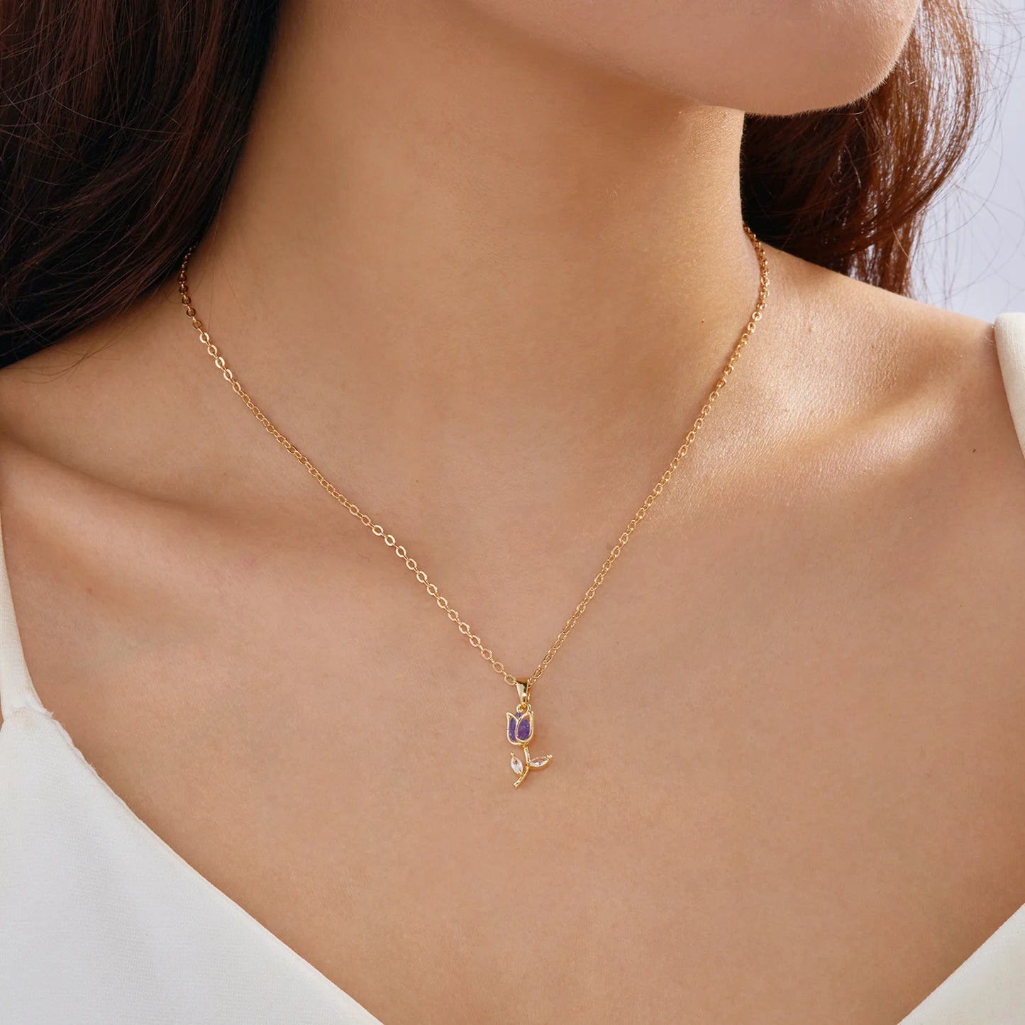 Collier avec pendentif tulipe doré et violet
