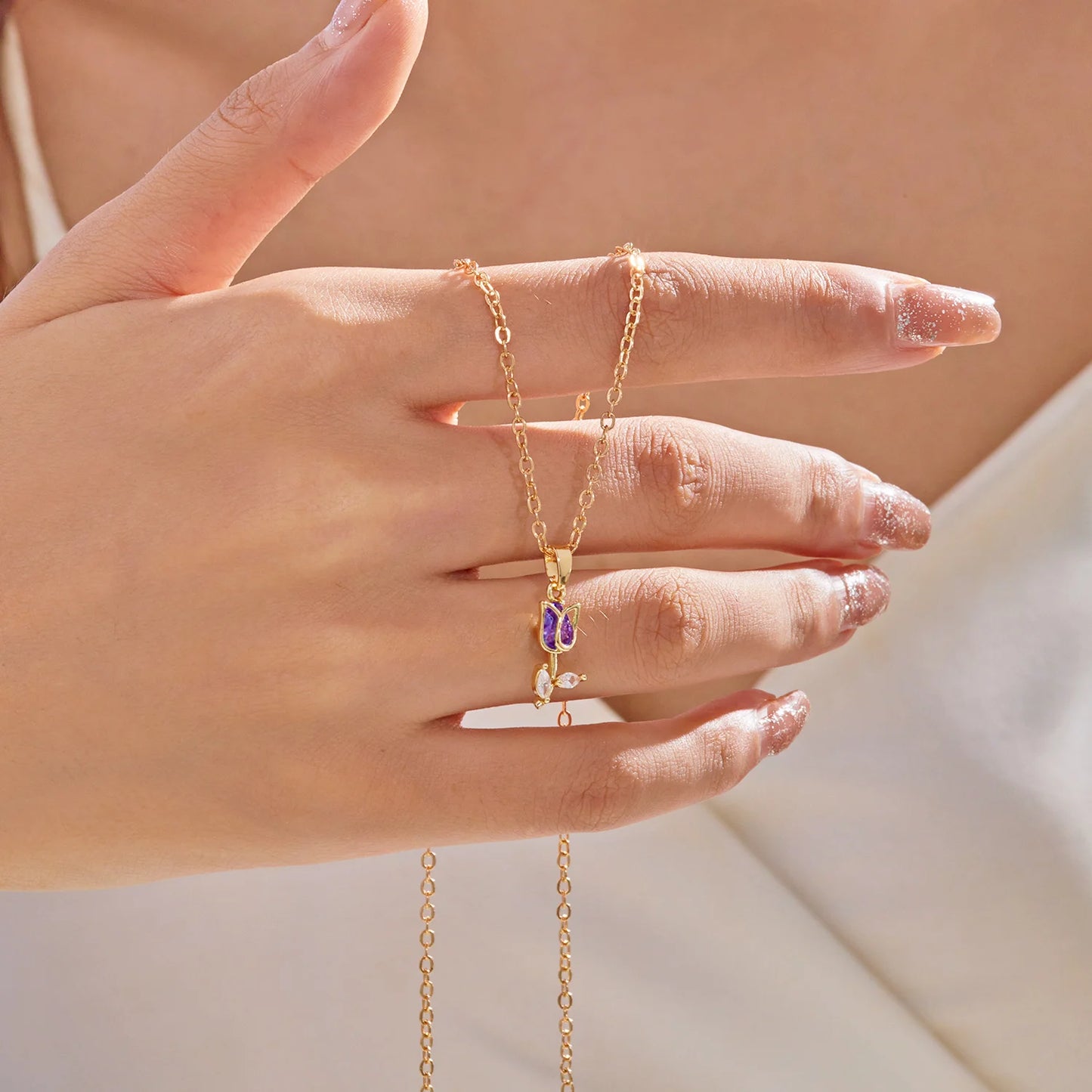 Collier avec pendentif tulipe doré et violet