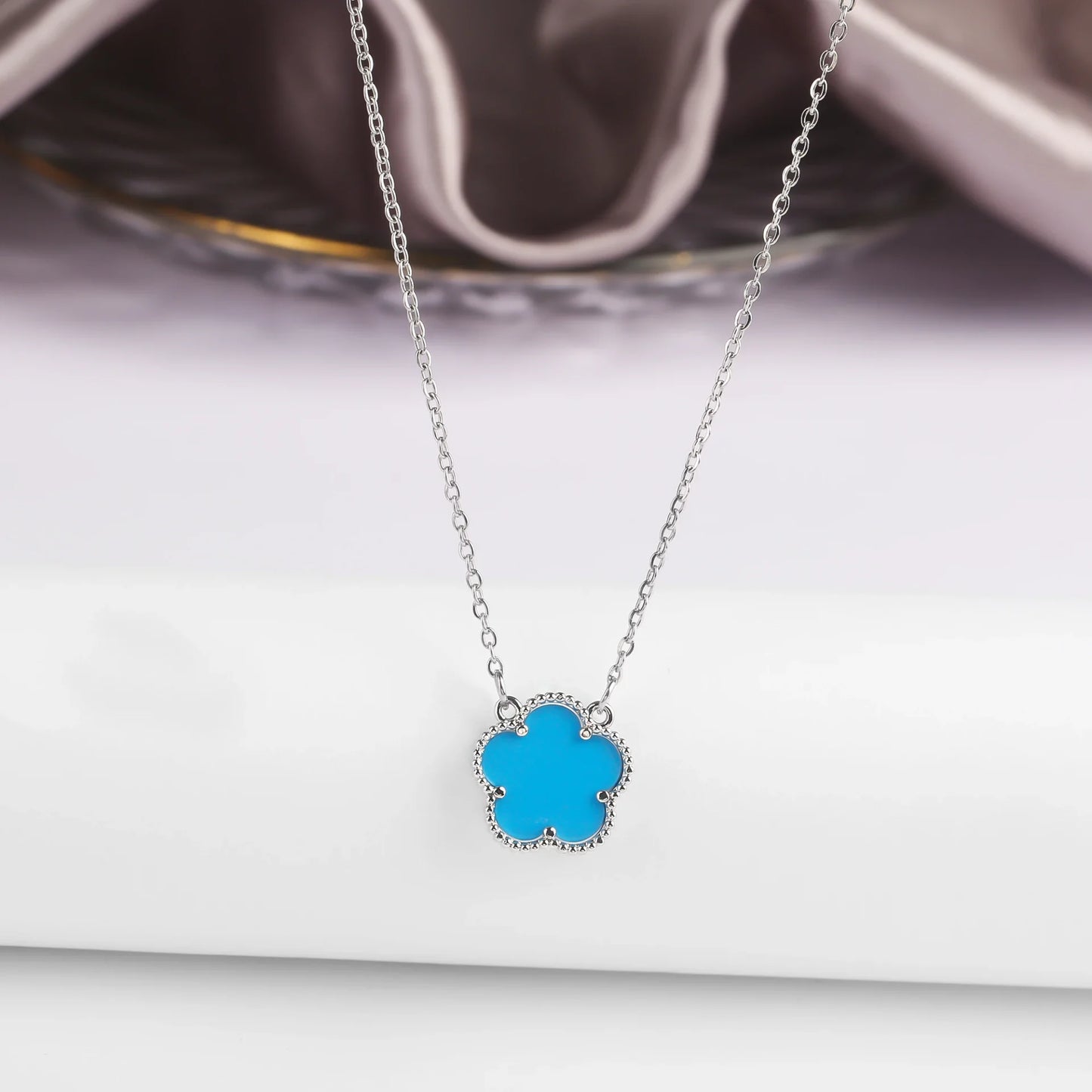 Collier fleur bleu et argent