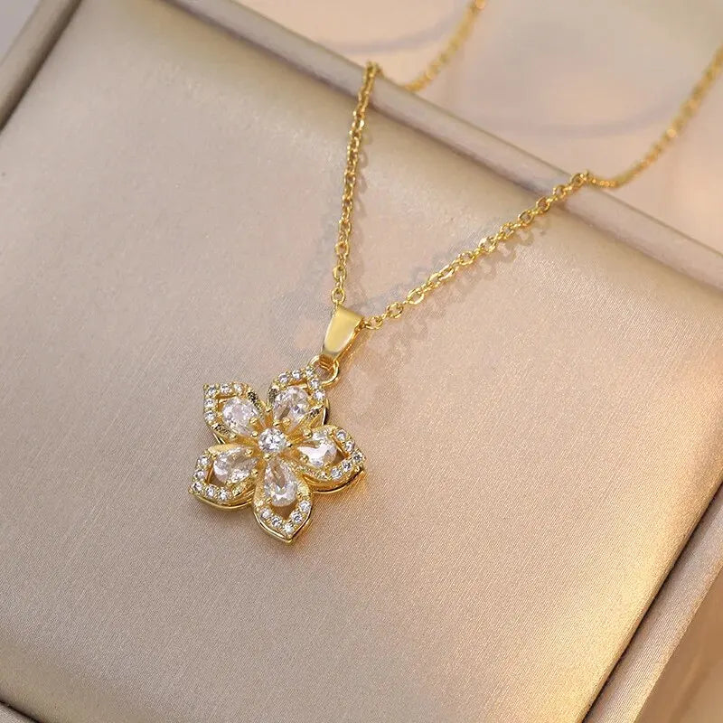 Collier fleur doré et blanc