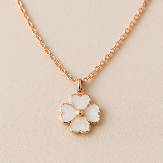 Bijoux fleur blanche : Élégance et symbolique au cœur de la joaillerie