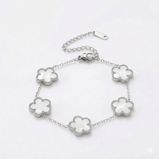Bracelet argenté à fleurs blanches multiples