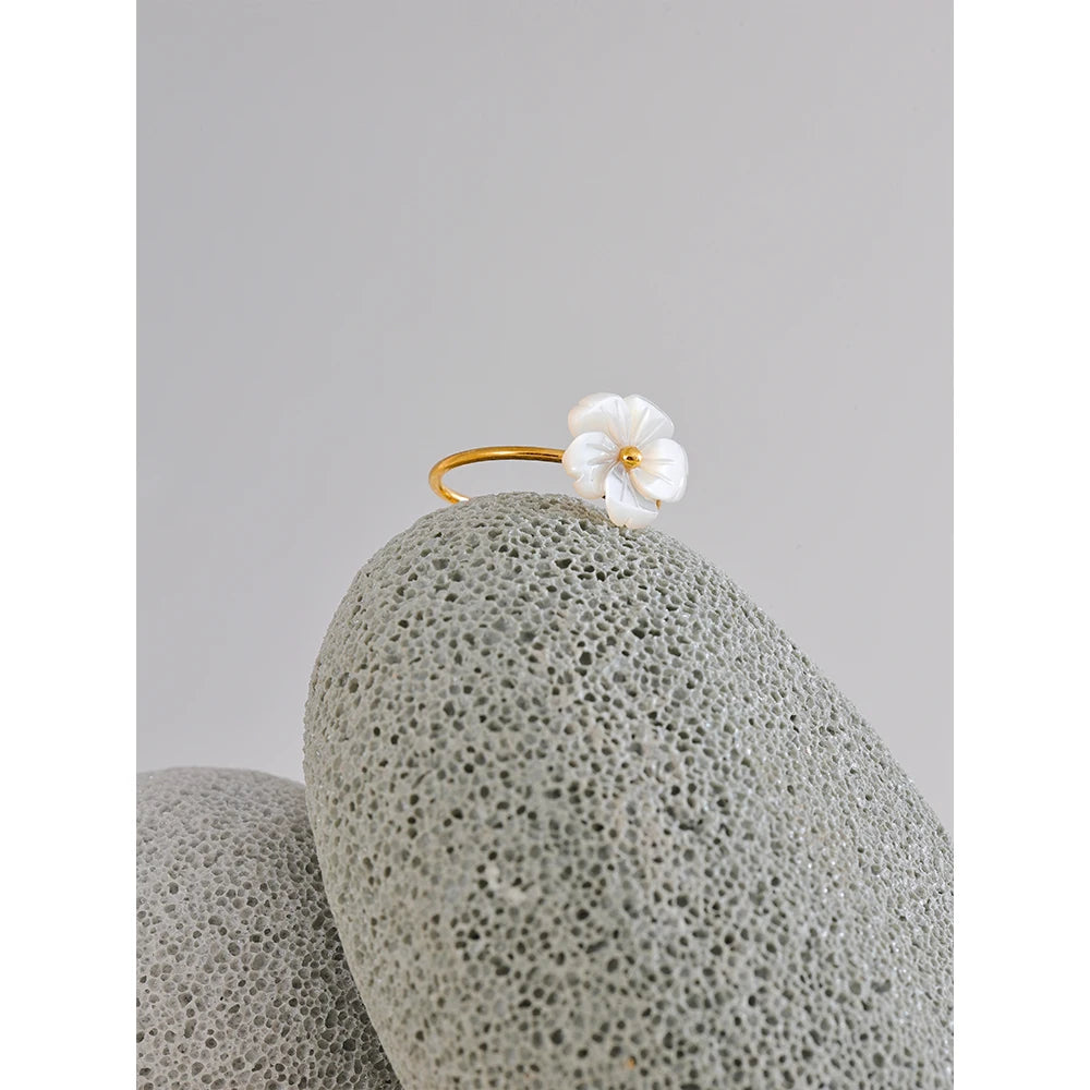 Bague fleur blanche et dorée ajustable femme