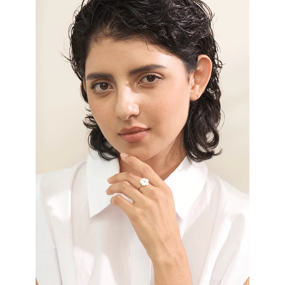 Bague fleur blanche et dorée ajustable femme