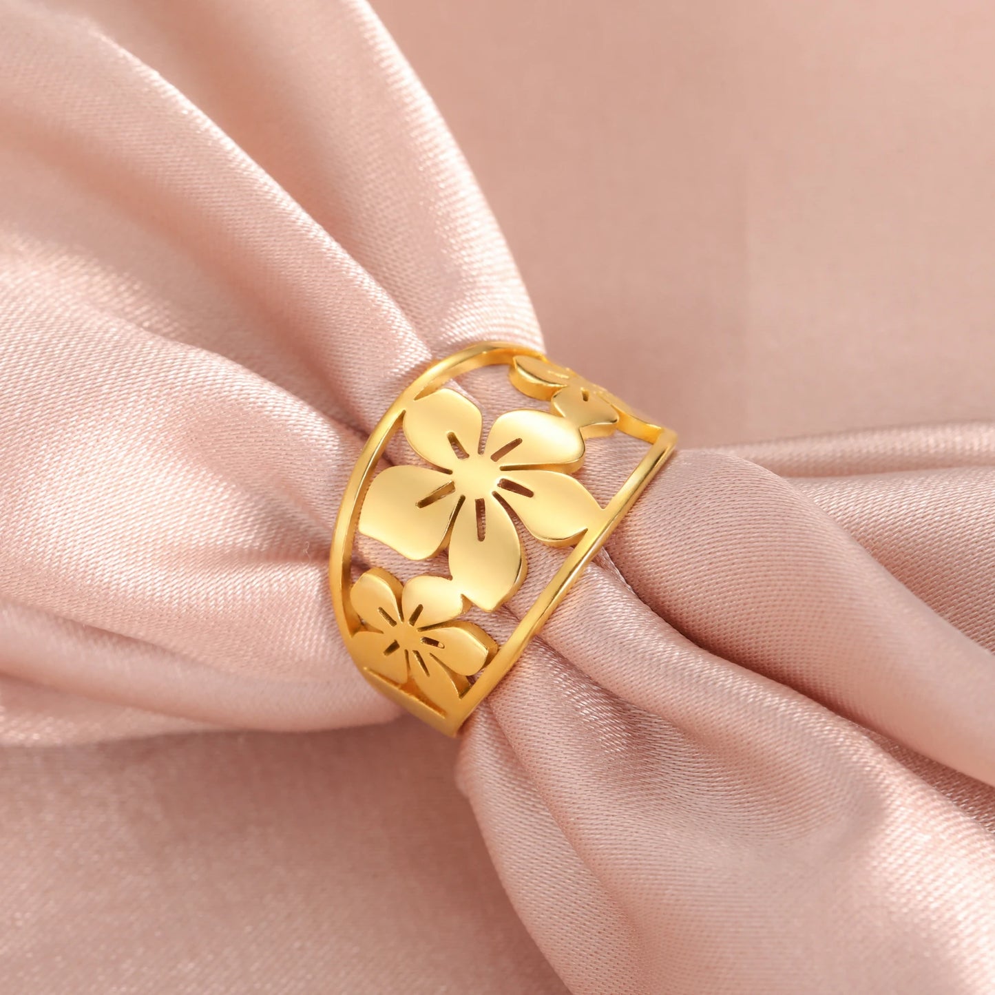 Bague à fleurs multiples dorées