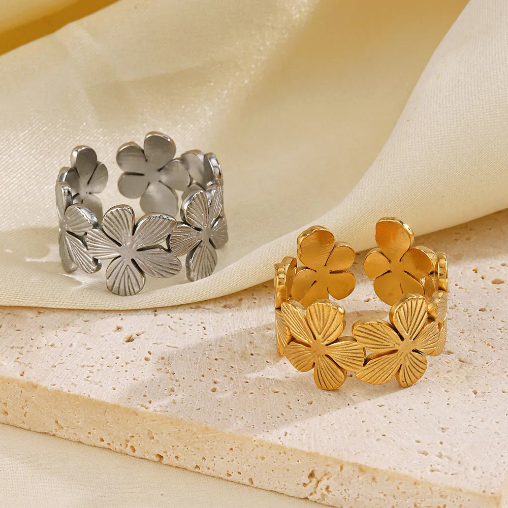 Bague ajustable argentée à fleurs multiples
