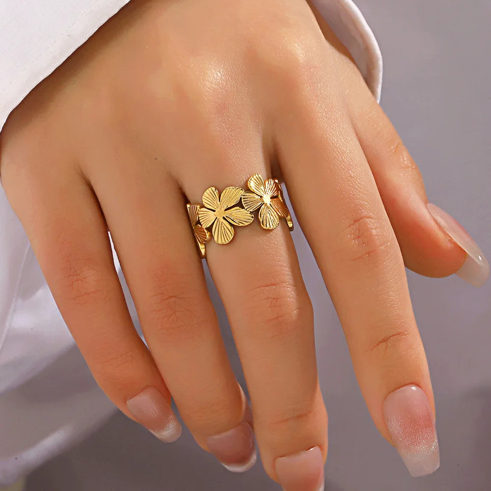 Bague ajustable dorée à fleurs multiples