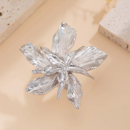 Bague fleur argentée design