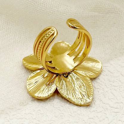 Bague fleur dorée ouverte
