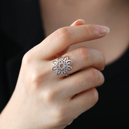 Bague fleur dorée rosace