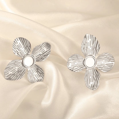 Boucles d'oreilles fleurs argentées 4 pétales