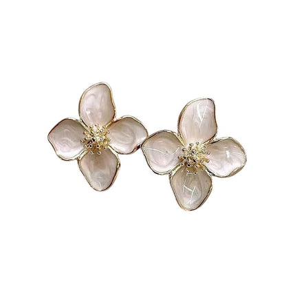 Boucles d'oreilles fleurs blanches romantiques