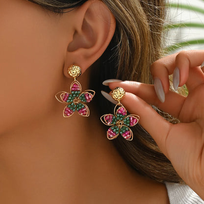 Boucles d'oreilles fleurs dorées à perles roses et vertes