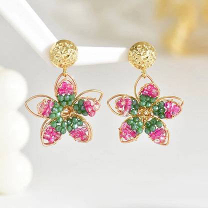 Boucles d'oreilles fleurs dorées à perles roses et vertes