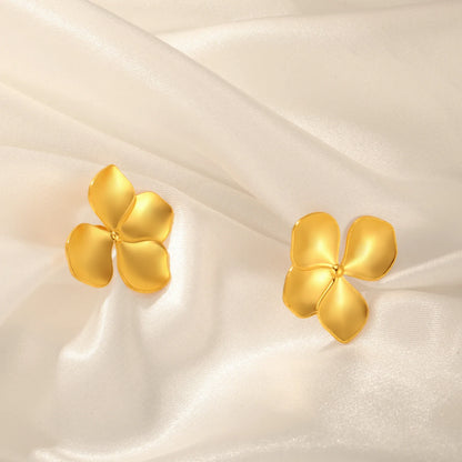 Boucles d'oreilles fleurs dorées à pétales lisses