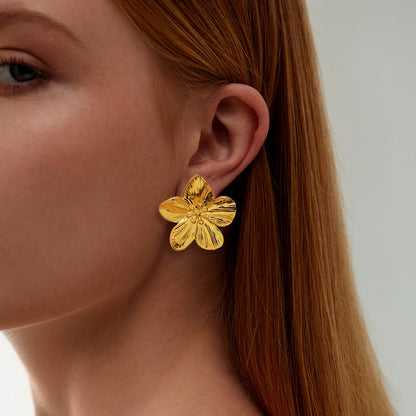 Boucles d'oreilles fleurs dorées classiques