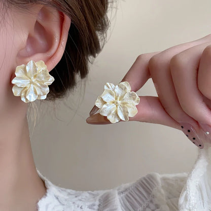 Boucles d'oreilles fleurs jaunes resine