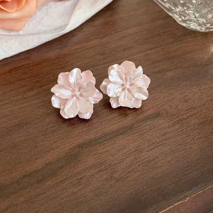Boucles d'oreilles fleurs roses resine