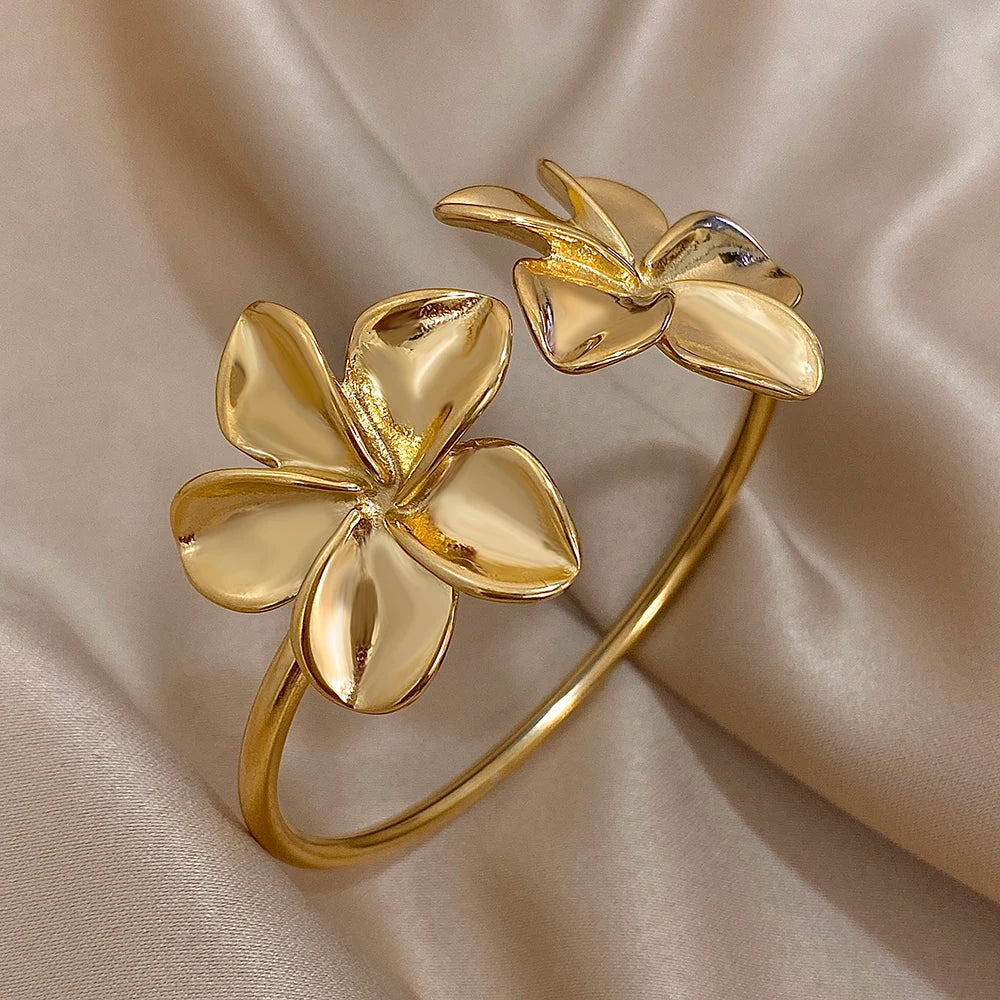 Bracelet ajustable doré à deux fleurs