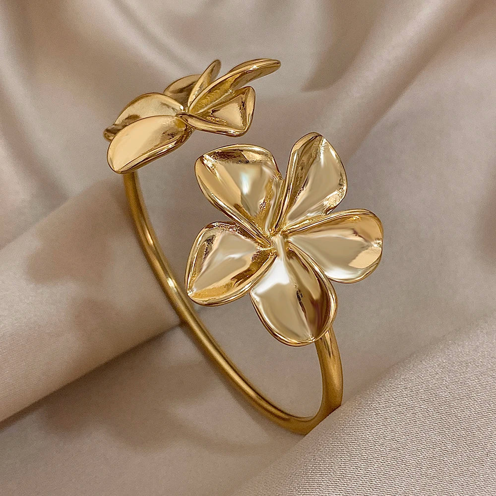 Bracelet ajustable doré à deux fleurs