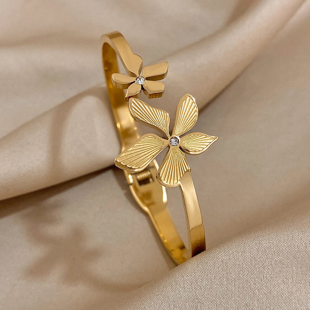 Bracelet ajustable doré à deux fleurs design
