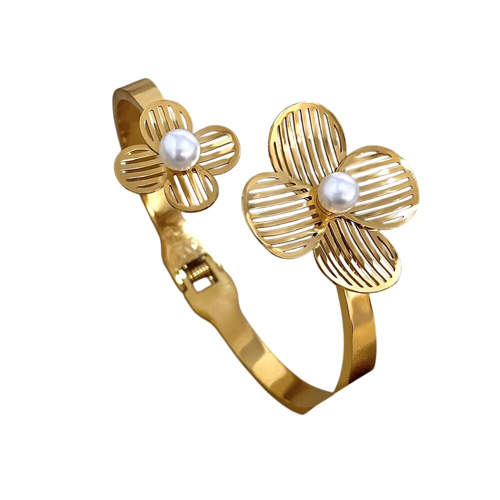 Bracelet doré ajustable à deux fleurs perlées