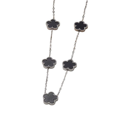 Collier argenté à fleurs noires multiples
