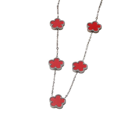 Collier argenté à fleurs rouges multiples