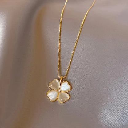 Collier fleur résine blanc et doré